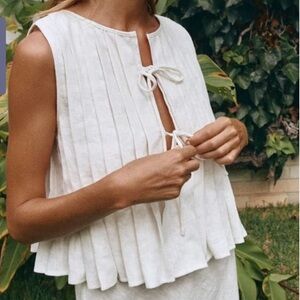 VRG GRL 100% linen pleated vest top size 8